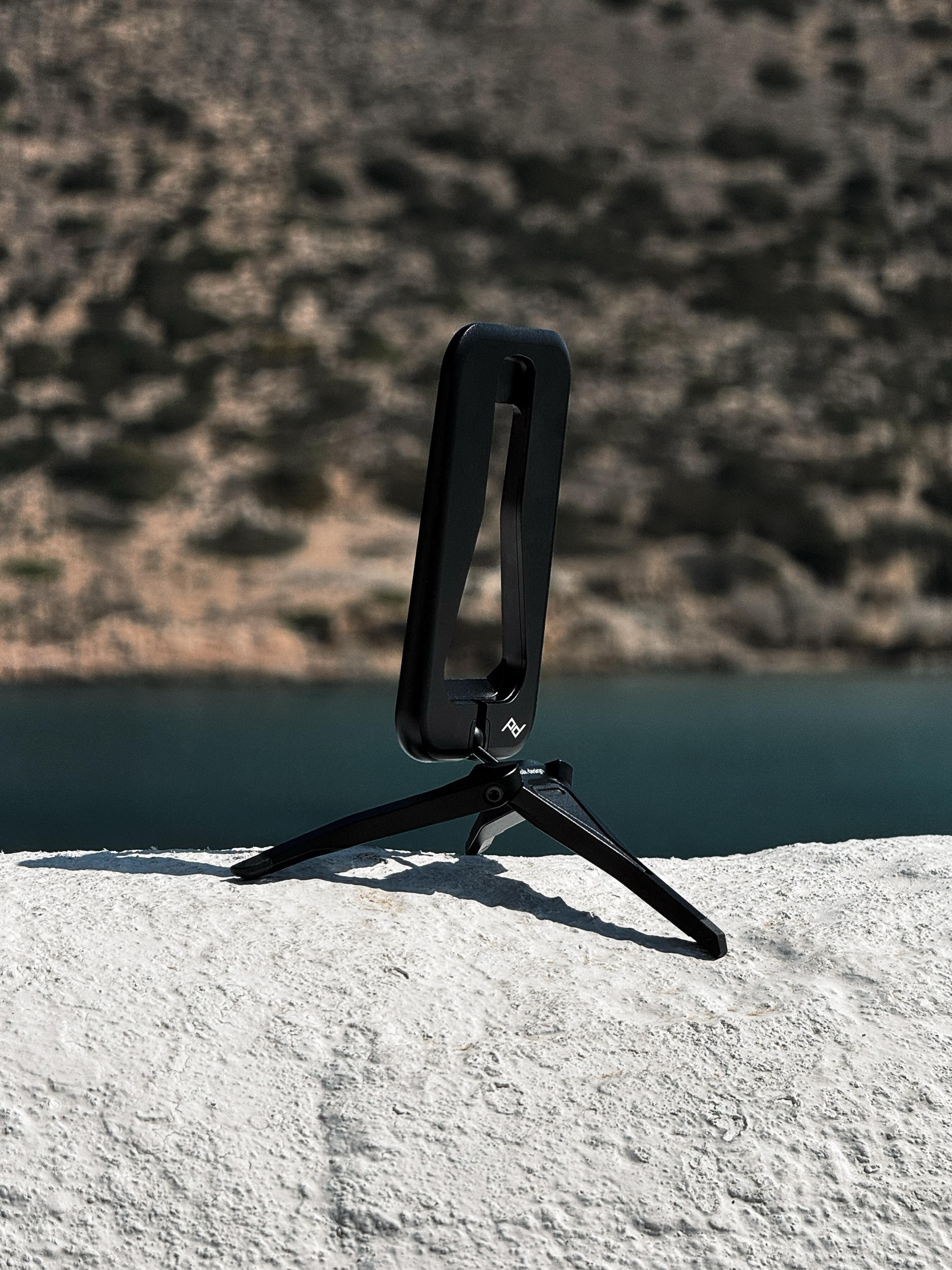 Mobile Tripod von Peak Design ohne iPhone.