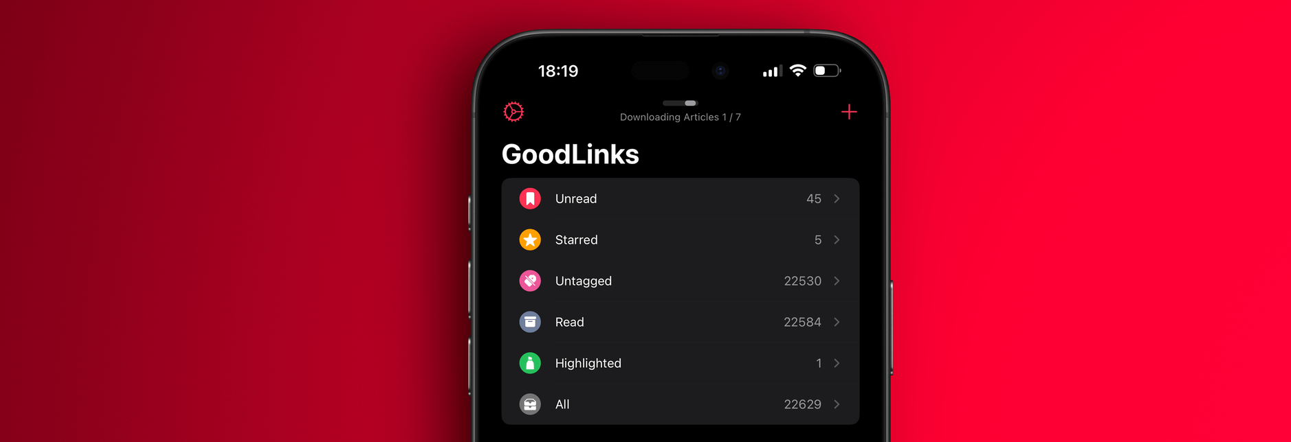 Das Bild zeigt ein Smartphone mit der App "GoodLinks" geöffnet. Die App hat Kategorien wie "Ungelesen", "Markiert", "Untagged", "Gelesen" und "Hervorgehoben", mit entsprechenden Artikelzahlen. Der Hintergrund ist rot, und oben wird angezeigt, dass Artikel heruntergeladen werden.