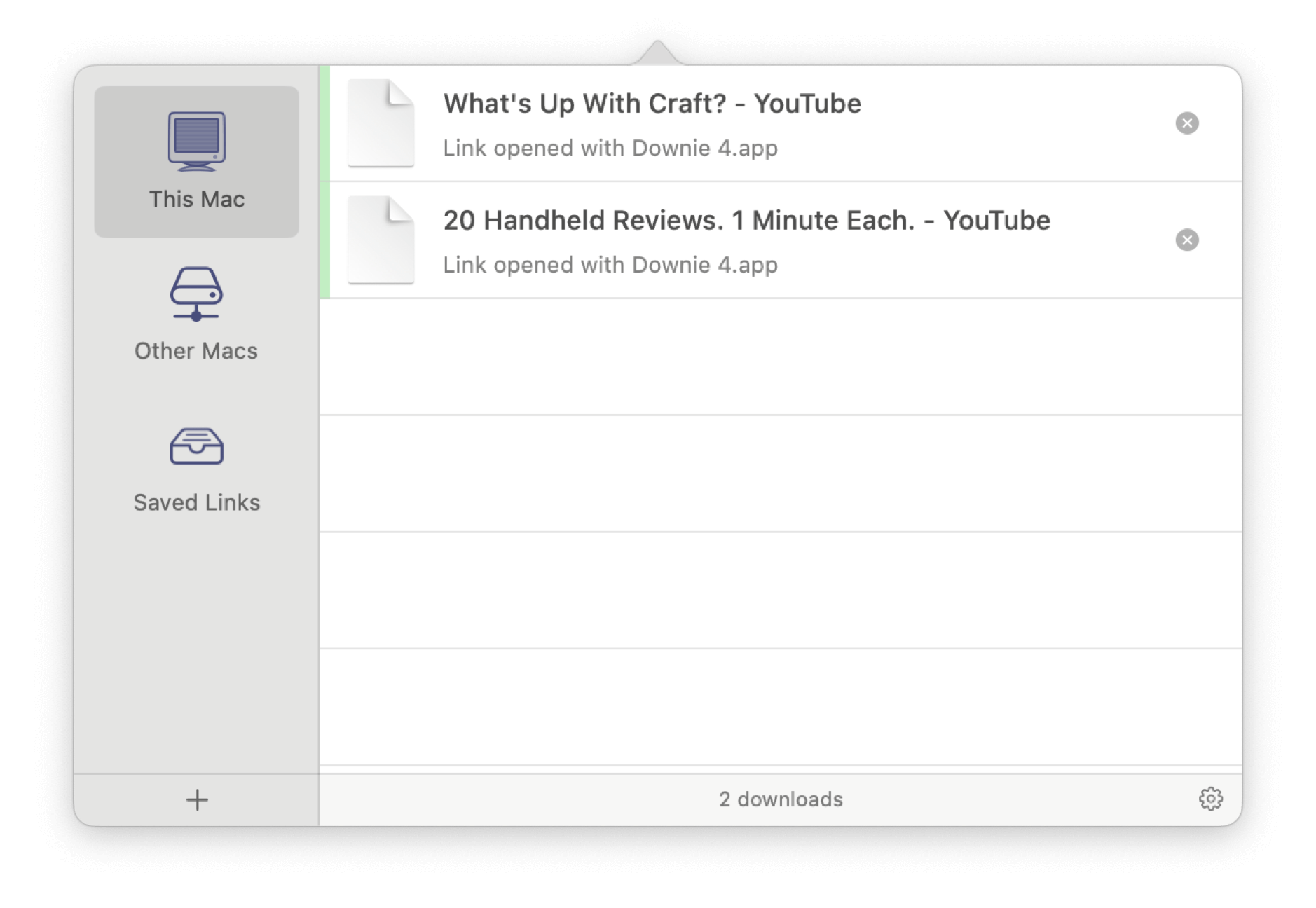 Dies ist ein Screenshot der Transloader-App auf einem Mac, die zwei YouTube-Links anzeigt, die mit Downie 4.app geöffnet wurden. Die Benutzeroberfläche zeigt eine Seitenleiste mit den Optionen "This Mac", "Other Macs" und "Saved Links". Am unteren Rand des Fensters wird angezeigt, dass es sich um 2 Downloads handelt.